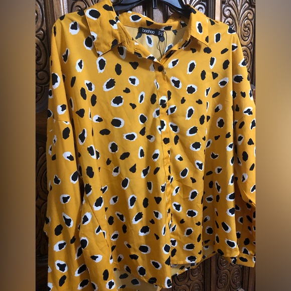 Woman’s boohoo Top - Picture 4 of 14